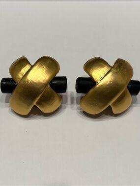 Vintage 1980s Gold Tone Black Bar Sculptural Knot X Clip-On Earrings